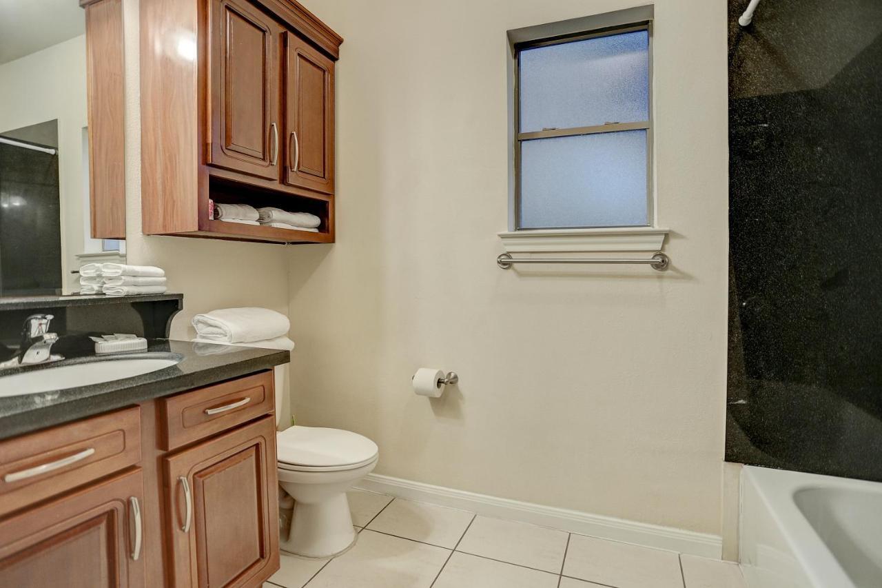 Villa Laverne 3 Bedroom Suite Furnished Condos Houston Exterior photo